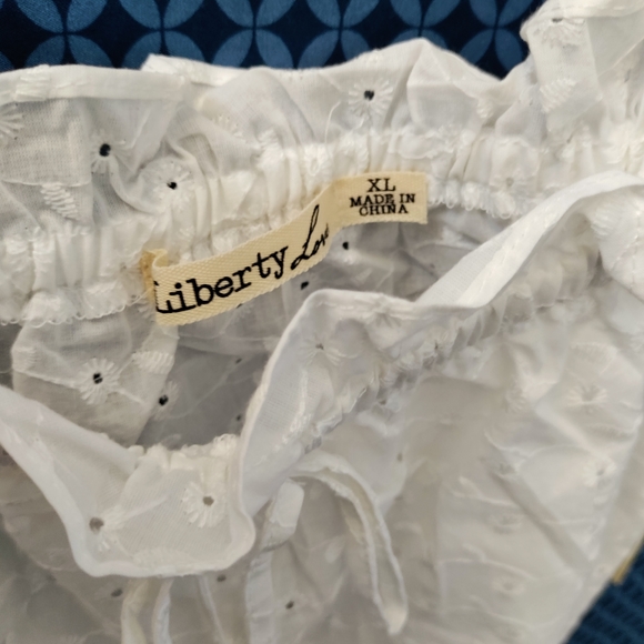 Liberty Love - Juniors white eyelet cropped tank top. New. Size - XL - Picture 4 of 5